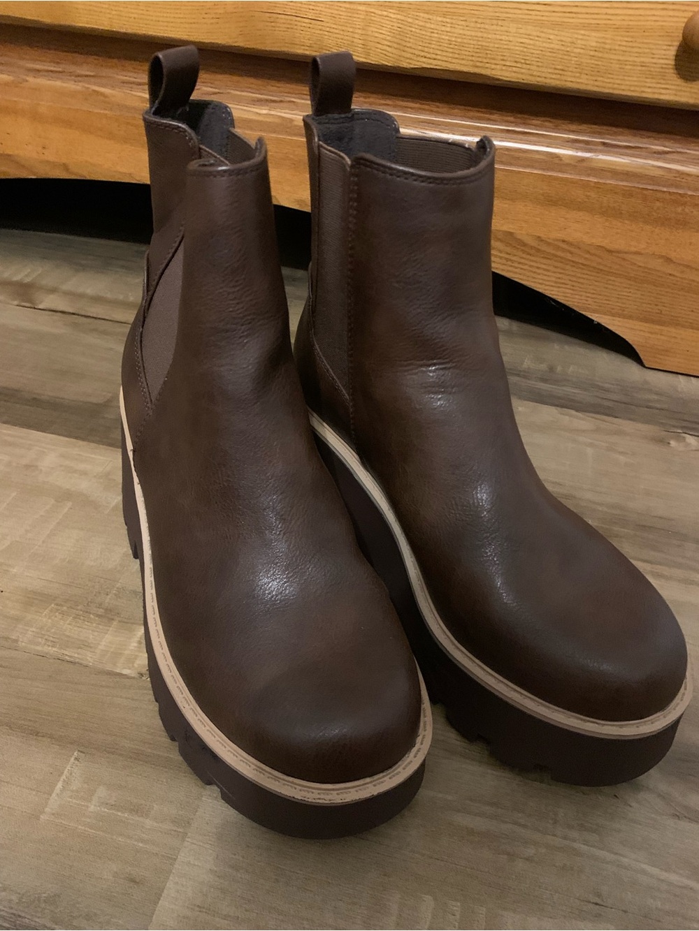 Classic Brown Chelsea Platform Boots - Women's